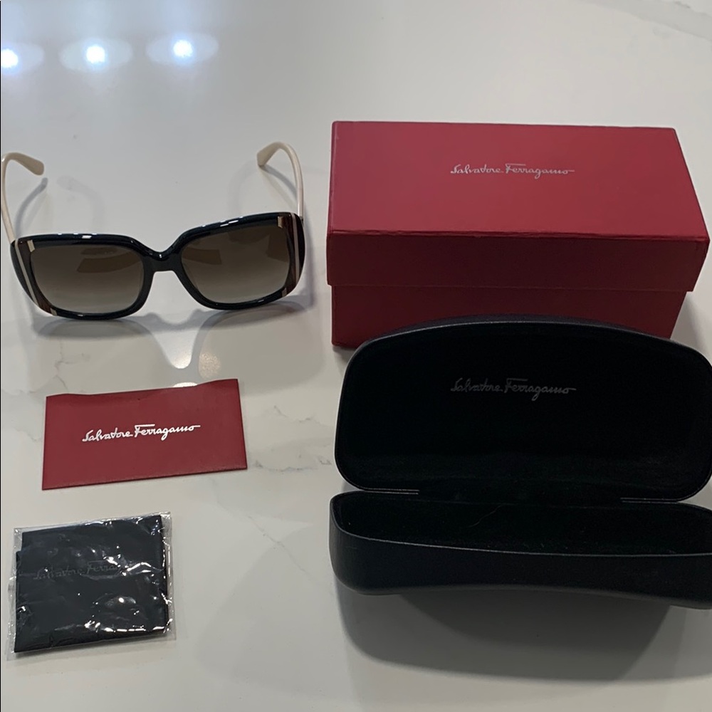 Salvatore Ferragamo Black/white Sunglasses